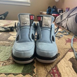 Jordan 4 size 7 Unc blue 190$